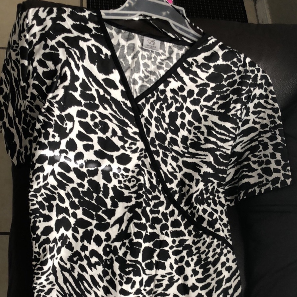 1X super cute scrub top. Brand new with tags